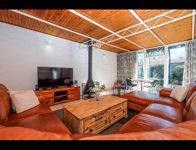 5 BEDROOM HOUSE TO LET IN WENDYWOOD